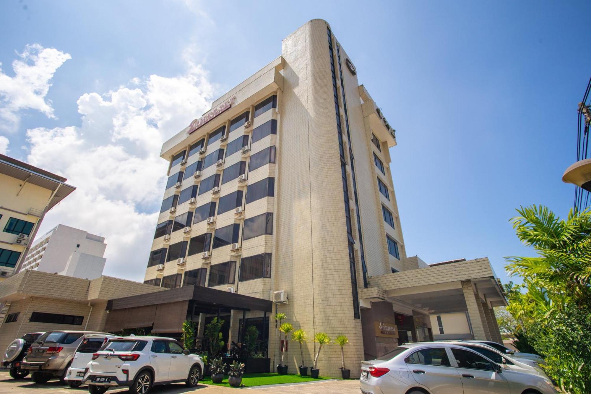 Somerset Hotel Miri Bagian luar foto